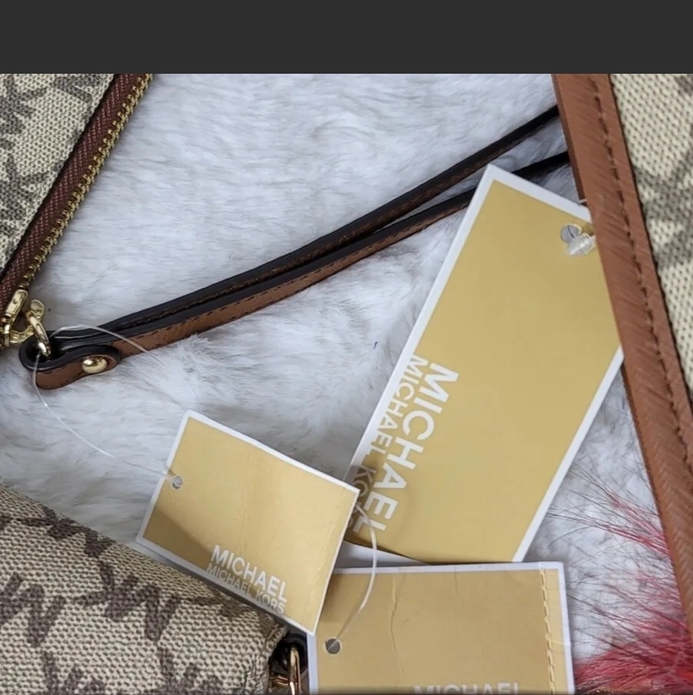 Michael Kors 4 SET Designer Signature Purse Bag Wallet Wristlet Pom NWT - Picture 9 of 11